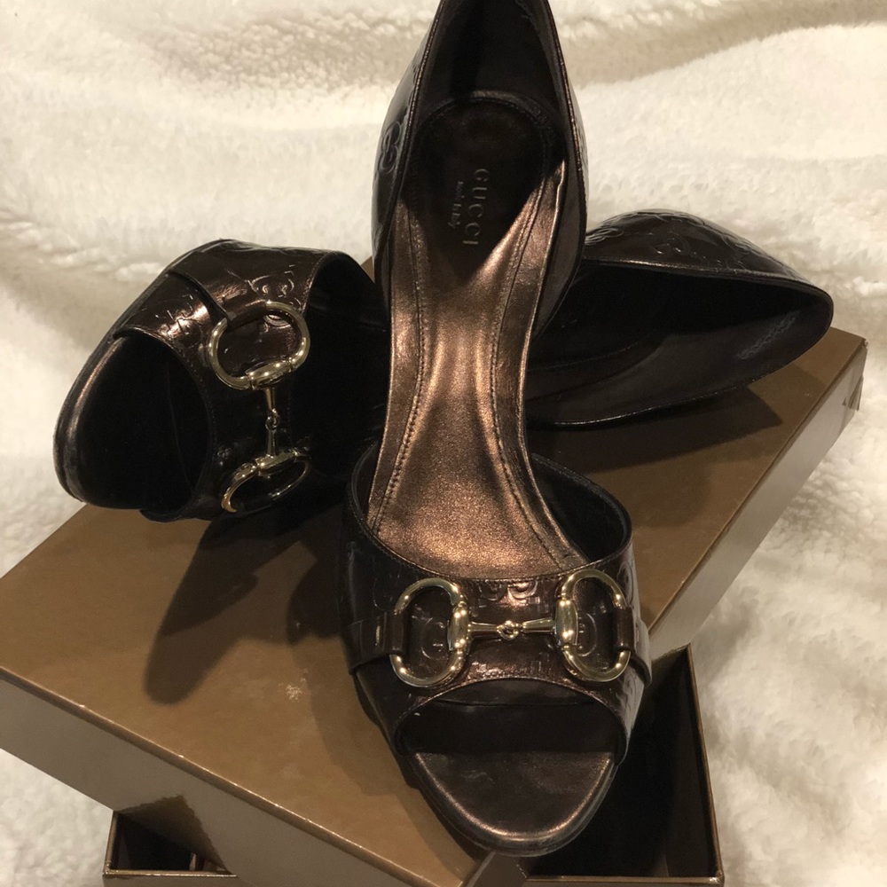 Gucci Leather Logo Embossed Tobacco (Bronze) Heels